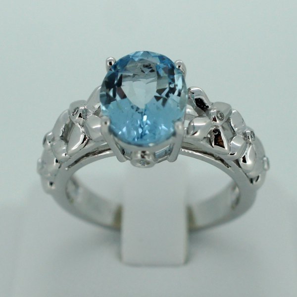 Bague en or blanc 18 ct avec aigue marine